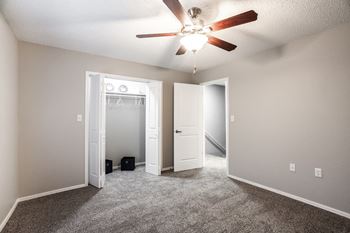 Modern ceiling fans w/ overhead lighting*